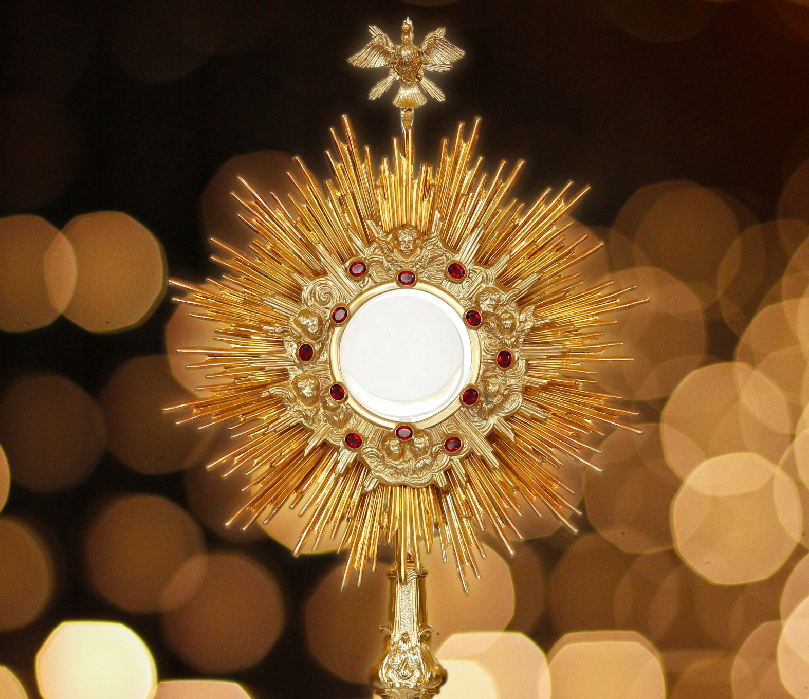Reflexión teológica para el Corpus Christi 2026 (7 de junio). Descubre el verdadero sentido de la Eucaristía frente a nuestras necesidades materiales y espirituales.